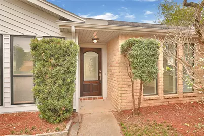 8726 Wildforest Drive, Houston, TX 77088 - Photo 2