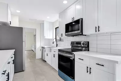 8726 Wildforest Drive, Houston, TX 77088 - Photo 8