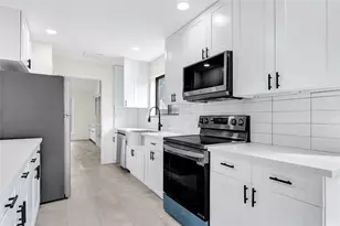 8726 Wildforest Dr, Houston, TX 77088 - Photo 8