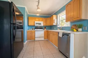 16622 Nassau Way, Jamaica Beach, TX 77554 - Photo 6