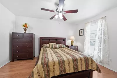 18800 Egret Bay Boulevard #300, Houston, TX 77058 - Photo 16