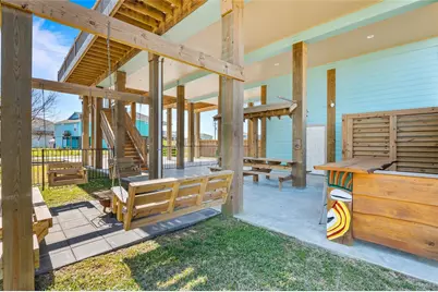 2565 Palm Drive, Crystal Beach, TX 77650 - Photo 2