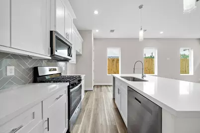 7510 Sandle Street, Houston, TX 77088 - Photo 2