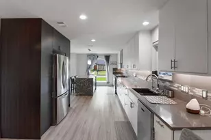 15807 Brookvilla Dr, Houston, TX 77059 - Photo 6