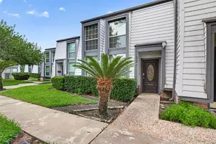 10199 Beekman Pl Dr, Houston, TX 77043 - Photo 1