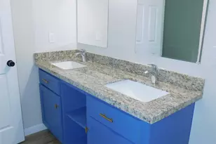 904 W Sealy, Alvin, TX 77511 - Photo 10