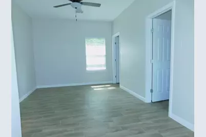 904 W Sealy #B, Alvin, TX 77511 - Photo 8