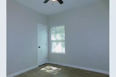 904 W Sealy #B, Alvin, TX 77511 - Photo 12