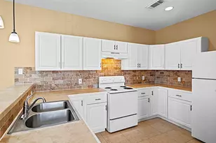 527 12th St, San Leon, TX 77539 - Photo 6