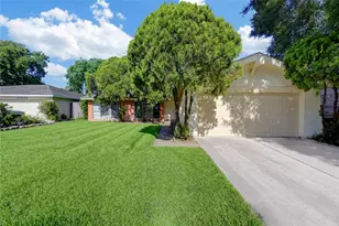 10514 Rancho Bernardo Ln, Sugar Land, TX 77498 - Photo 2