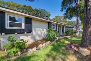 18222 Point Lookout Dr, Nassau Bay, TX 77058 - Photo 4
