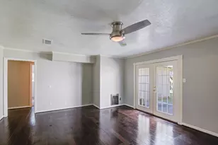 18222 Point Lookout Dr, Nassau Bay, TX 77058 - Photo 10