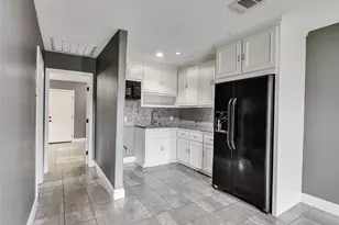 1107 E 40th 1/2 St, Houston, TX 77022 - Photo 8