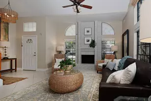 95 N Pathfinders Cir, The Woodlands, TX 77381 - Photo 8