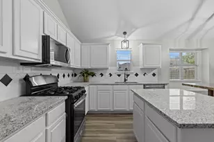 9606 Babbling Spring Ct, Tomball, UT 77375 - Photo 16