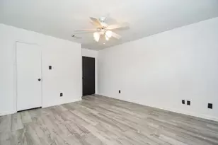 7459 Brompton St, Houston, TX 77025 - Photo 14