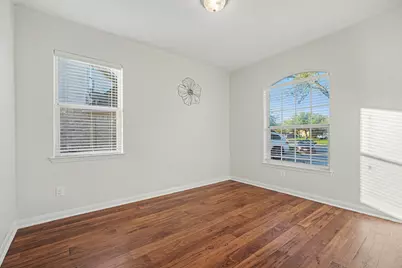 805 Seadrift Court, La Marque, TX 77568 - Photo 4