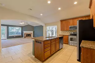 11 Ebony Oaks Pl, The Woodlands, TX 77382 - Photo 8