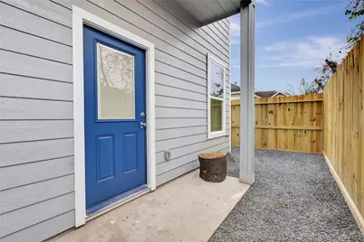 21 Latham Street #D, Houston, TX 77011 - Photo 2