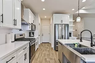 407 Green Meadows Dr, West Columbia, TX 77486 - Photo 2