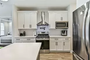 407 Green Meadows Dr, West Columbia, TX 77486 - Photo 14