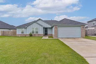 407 Green Meadows Dr, West Columbia, TX 77486 - Photo 2