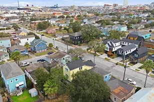 1207 32nd St, Galveston, TX 77550 - Photo 2