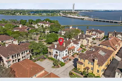 18 Laurelwood Drive, Houston, TX 77058 - Photo 2