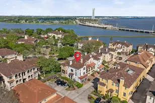 18 Laurelwood Dr, Houston, TX 77058 - Photo 2