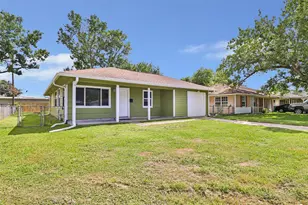 708 N Circle Dr, Baytown, TX 77520 - Photo 2