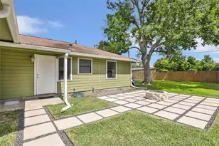 708 N Circle Dr, Baytown, TX 77520 - Photo 8
