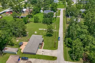 109 Fox Hollow St, Baytown, TX 77521 - Photo 6