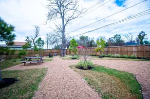 7611 Victory Reserve St, Houston, TX 77088 - Photo 10