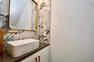 8665 Duane St, Houston, TX 77051 - Photo 14