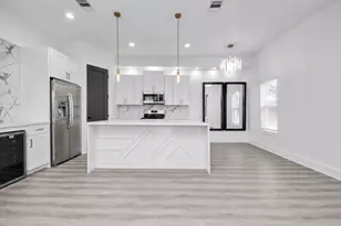8665 Duane St, Houston, TX 77051 - Photo 2