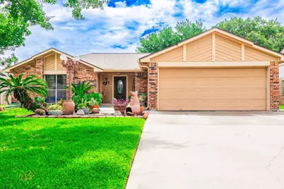 707 Landing Boulevard, League City, TX 77573 - Photo 1