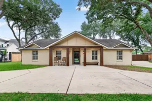 341 W Gaywood Dr, Houston, TX 77079 - Photo 2