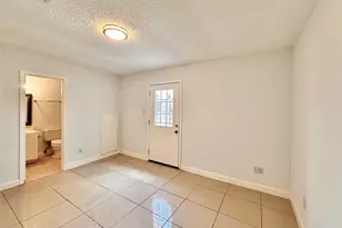 8610 Valley Meadow Dr, Houston, TX 77078 - Photo 12