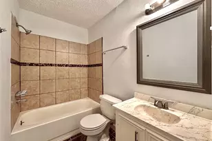 8610 Valley Meadow Dr, Houston, TX 77078 - Photo 18