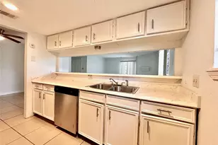 8610 Valley Meadow Dr, Houston, TX 77078 - Photo 6