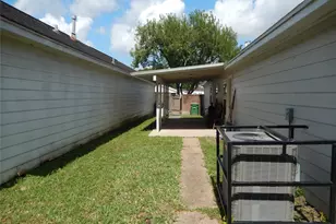13831 Northlake Dr, Houston, TX 77049 - Photo 8