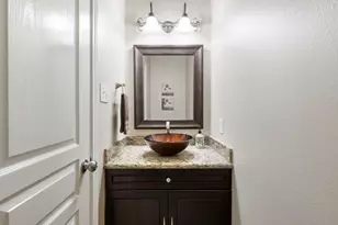 14 N Bardsbrook Cir, The Woodlands, TX 77382 - Photo 22