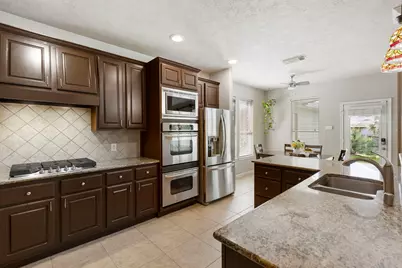 14 N Bardsbrook Circle, The Woodlands, TX 77382 - Photo 22