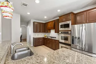 14 N Bardsbrook Cir, The Woodlands, TX 77382 - Photo 18