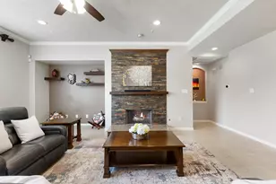 14 N Bardsbrook Cir, The Woodlands, TX 77382 - Photo 6