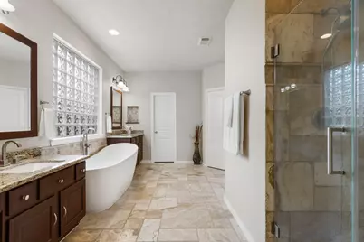 14 N Bardsbrook Circle, The Woodlands, TX 77382 - Photo 26