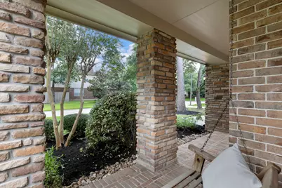 14 N Bardsbrook Circle, The Woodlands, TX 77382 - Photo 4