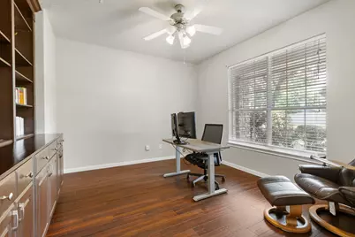 14 N Bardsbrook Circle, The Woodlands, TX 77382 - Photo 8