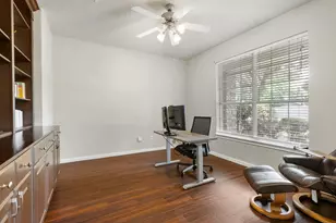14 N Bardsbrook Cir, The Woodlands, TX 77382 - Photo 8