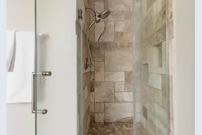 14 N Bardsbrook Circle, The Woodlands, TX 77382 - Photo 34